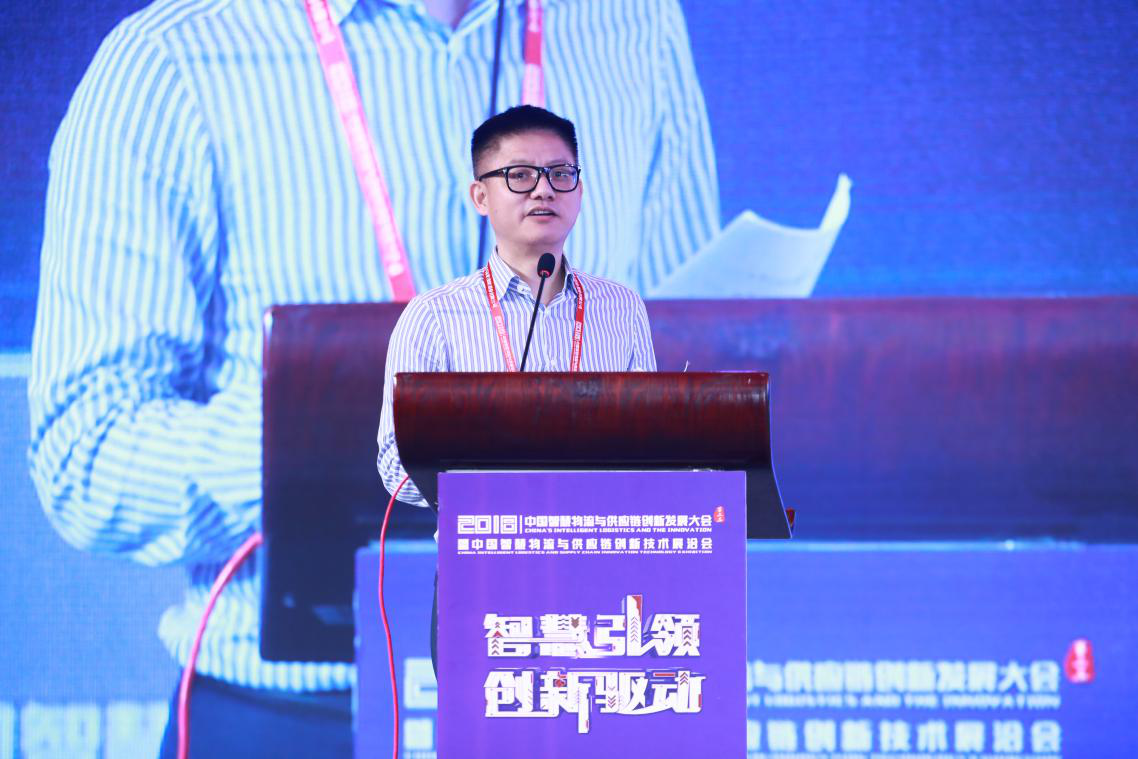 上海組合港信息促進會信息與標準化工作委員會副主任林建華剛發表演講