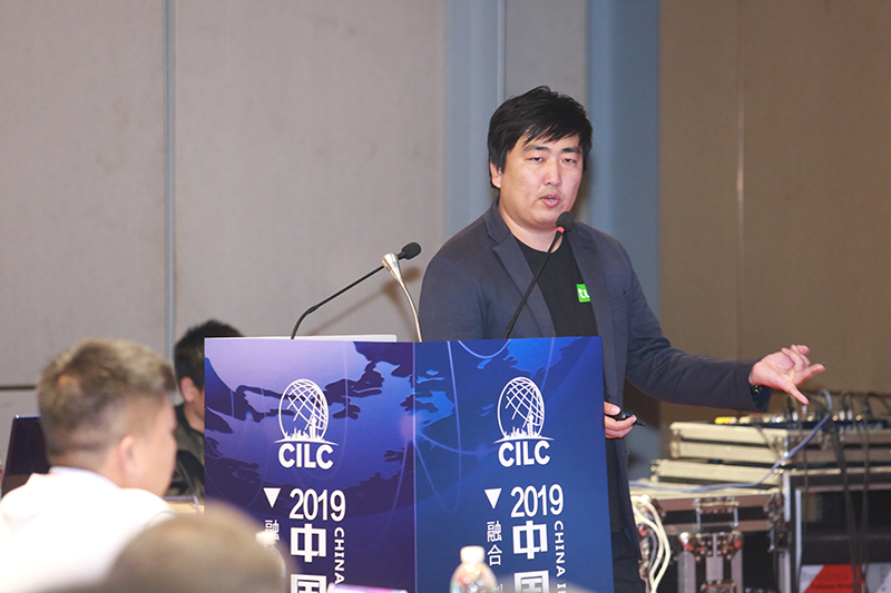 圖森未來合伙人&產品副總裁吳楠發表演講